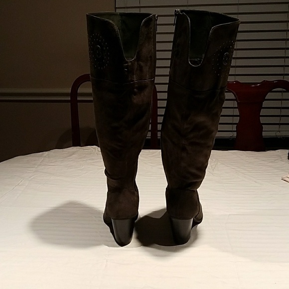 Boots - Picture 2 of 5